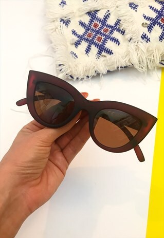 1990'S MATT BROWN CHUNKY CATS EYE SUNGLASSES