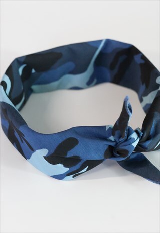 VINTAGE 90S BLUE BANDANA