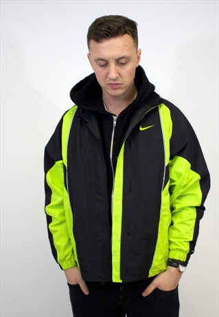 VINTAGE NIKE TRACK JACKET.