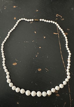 60's Vintage Ladies White Glass Bead Necklace