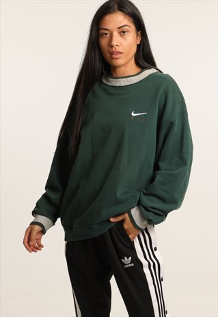 VINTAGE NIKE EMBROIDERED SWEATSHIRT