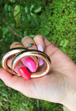 90'S STYLE GOLD HOLLOW BARREL HOOP EARRINGS
