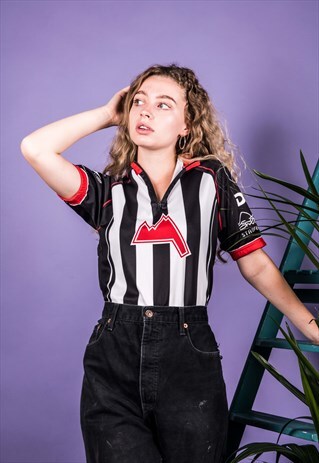 VINTAGE 1990S SPORTS T-SHIRT WITH BLACK AND WHITE STRIPES