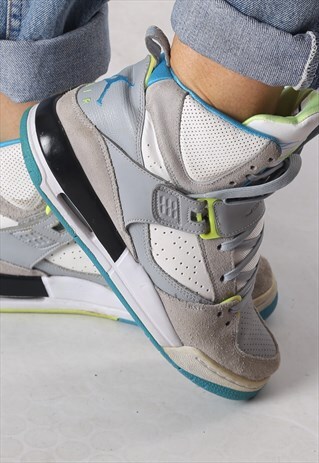 JORDON FLIGHT AIR HI TOPS TRAINERS UK 5.5, US 6Y (AECY)