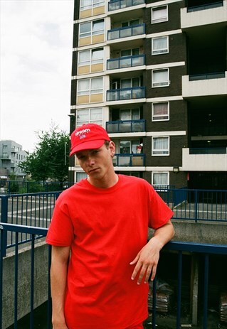 SHORT SLEEVED T-SHIRT IN RED WITH WOVEN LABEL DETAILS