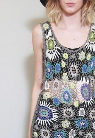 VINTAGE 1970'S GREEN FLORAL CROCHET MINI FESTIVAL DRESS