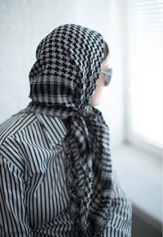 VINTAGE 90'S BLACK/WHITE TARTAN SCARF