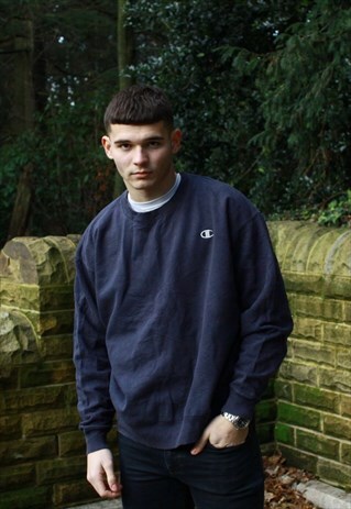 VINTAGE NAVY CHAMPION SWEATSHIRT