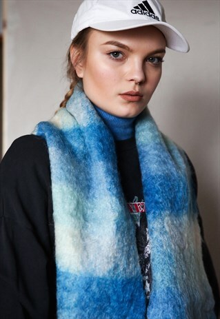 90S VINTAGE BABY BLUE SCARF . VERY WARM .