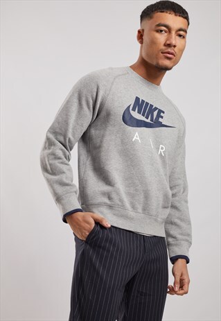 VINTAGE NIKE SWEATSHIRT