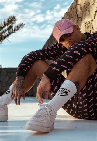 BLACK ECHO SHORTS WITH PINK SIGNATURE DETAIL