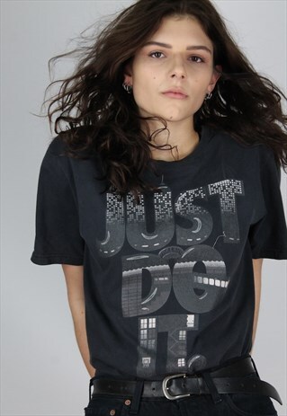 VINTAGE NIKE T-SHIRT
