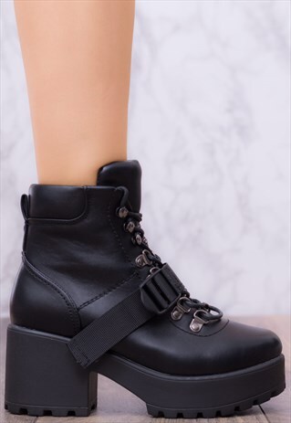 SHOTGUN 5 CHUNKY PLATFORM STRAP ANKLE - BLACK LEATHER STYLE