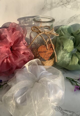 LARGE WHITE ORGANZA SCRUNCHIE