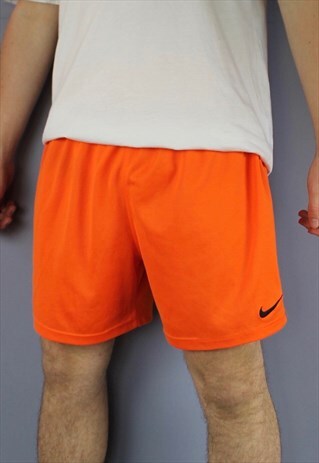 VINTAGE NIKE SHORTS IN ORANGE WITH EMBROIDERED LOGO AND DRAW