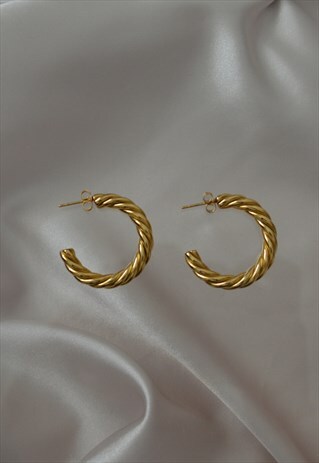 MUSE. Gold Large Twist Rope Hoop Earrings