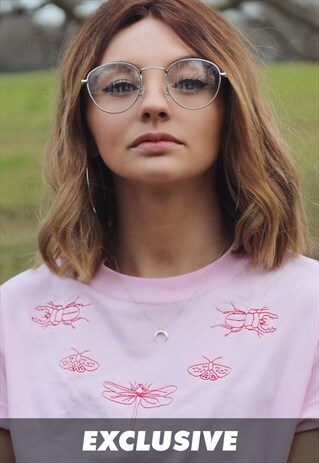 EXCLUSIVE T-SHIRT IN PINK WITH BUG COLLAR EMBROIDERY