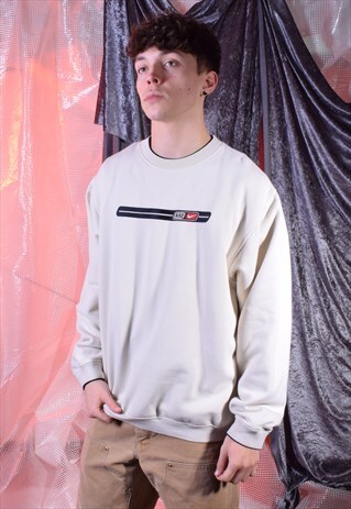 VINTAGE NIKE CREAM SWEATSHIRT