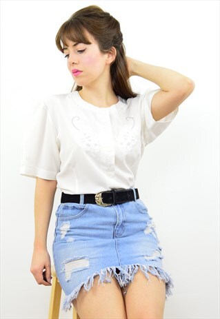 VINTAGE 90S WHITE EMBROIDERED BUTTON DOWN BLOUSE