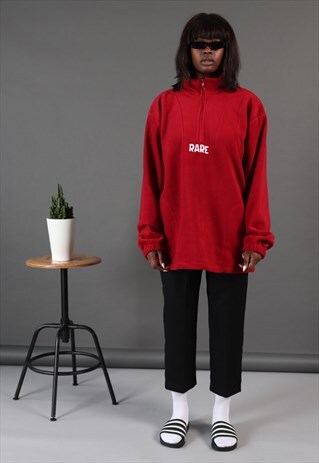 OVERSIZED FLEECE IN RED WITH WHITE EMBROIDERY