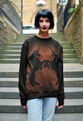 BLACK UNICORN PRINT OVERSIZED JUMPER