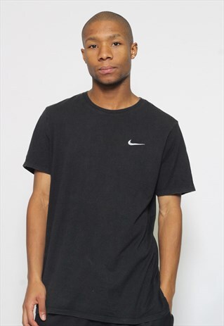 VINTAGE NIKE T-SHIRT (RTRN)