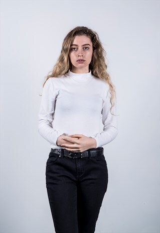 VINTAGE WHITE TURTLE NECK JUMPER