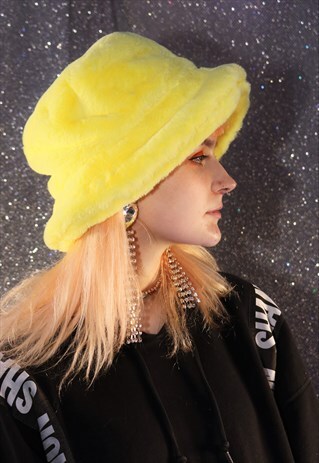 FLUFFY YELLOW BUCKET HAT