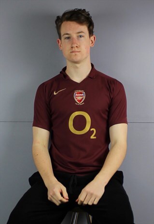 VINTAGE NIKE ARSENAL FC FOOTBALL SHIRT IN RED WITH EMBROIDER