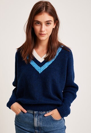 SUBDUED SPORTY V-NECK JUMPER