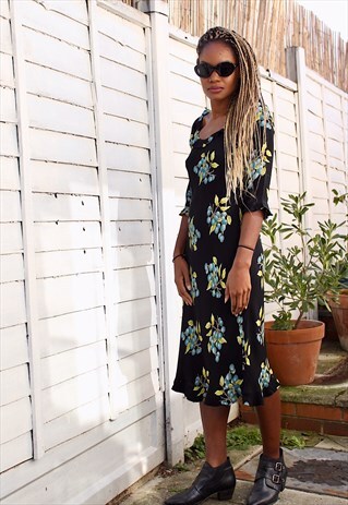 90S FLOWER PRINT BLACK FLATERING DRESS
