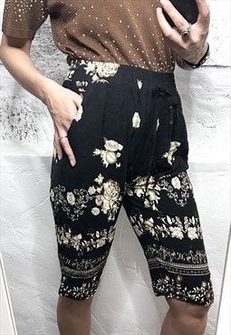 90s Black Floral Knee Length Shorts - One Size 