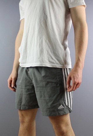 VINTAGE ADIDAS SHORTS IN GREY WITH POCKETD, EMBROIDERED LOGO