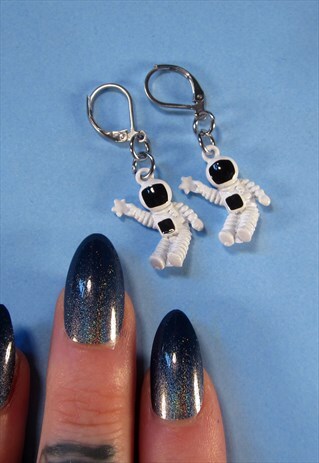 SMALL SPACEMAN ASTRONAUT KITSCH FESTIVAL EARRINGS