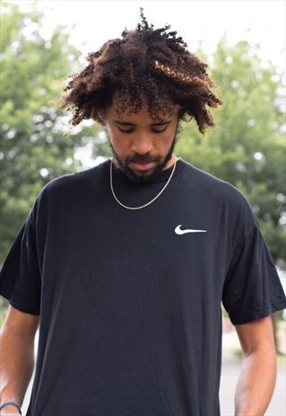 VINTAGE 90'S NIKE SWOOSH T SHIRT IN BLACK AND WHITE