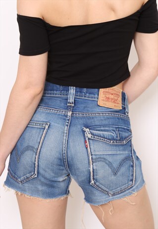 VINTAGE 90S LEVI'S FRAYED DENIM SHORTS