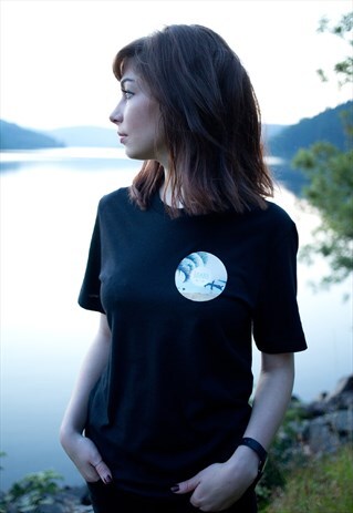 SHORT-SLEEVED BLACK FASHION FIT TSHIRT LAKE GRAPHIC PRINT