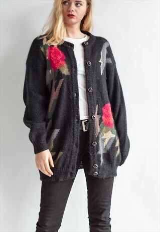 VINTAGE 80S LONG FLORAL WOOL JUMPER WITH GOLDEN BUTTON