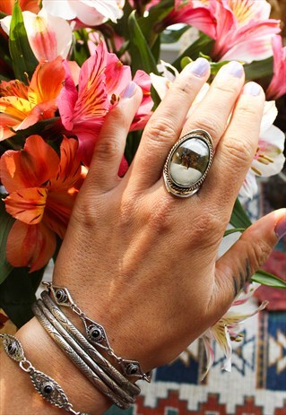 ADJUSTABLE WHITE BOHO GLASS RING