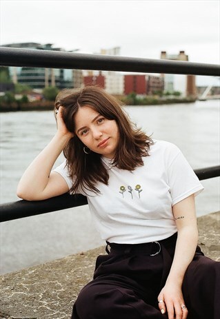 UNISEX T-SHIRT IN WHITE WITH SUNFLOWER EMBROIDERY