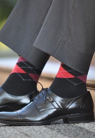 BLACK SOCKS WITH RED DIAMONDS