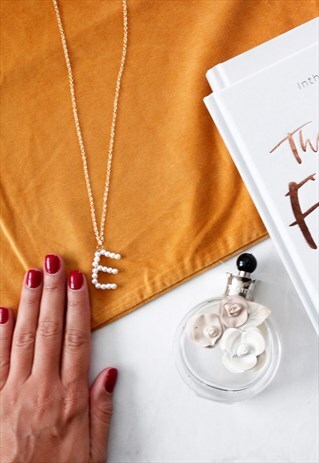 PEARL MONOGRAM INITIAL 'E' GOLD CHAIN STATEMENT NECKLACE