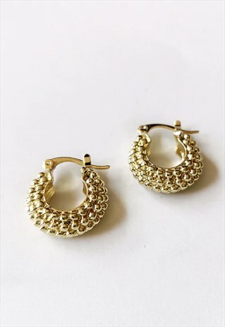 MINI TEXTURED HOOP EARRINGS IN GOLD