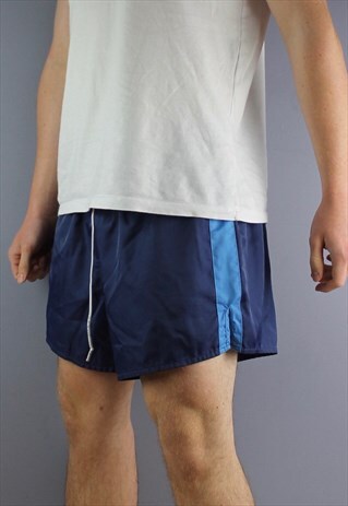 VINTAGE NYLON RUNNING SHORTS IN NAVY WITH AND DRAWSTRINGS. S