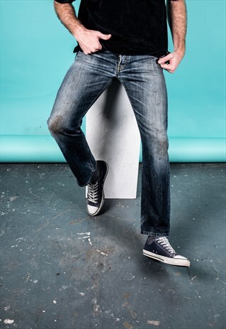 VINTAGE LEVI'S 501 JEANS IN BLUE DENIM WITH PAINT MARKS