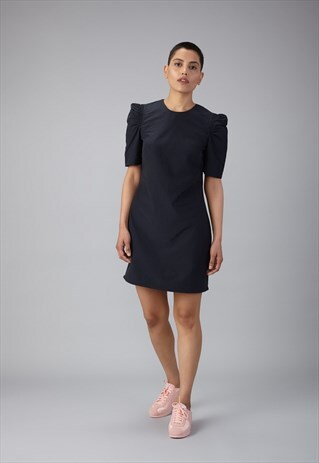 GATHERED SLEEVE SHIFT DRESS IN BLACK