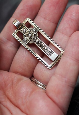 VINTAGE CROSS PENDANT