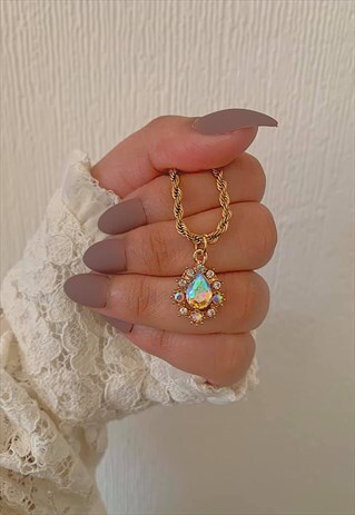 ARISTOCRAT. GOLD DAINTY ROPE CHAIN CRYSTAL PENDANT NECKLACE