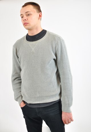 VINTAGE 90'S LEVI'S JUMPER IN GREY