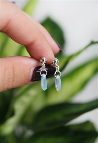 OPAL TEARDROP STUDS